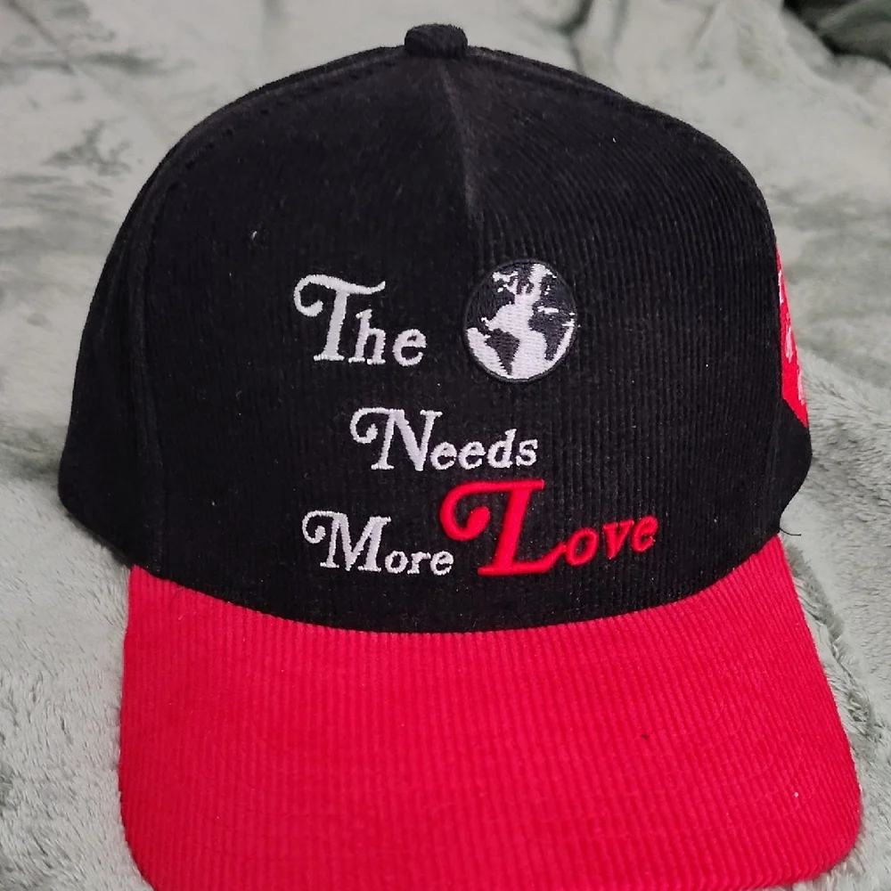 Black and Red Embroidered Globe Cap - Picture 1 of 4